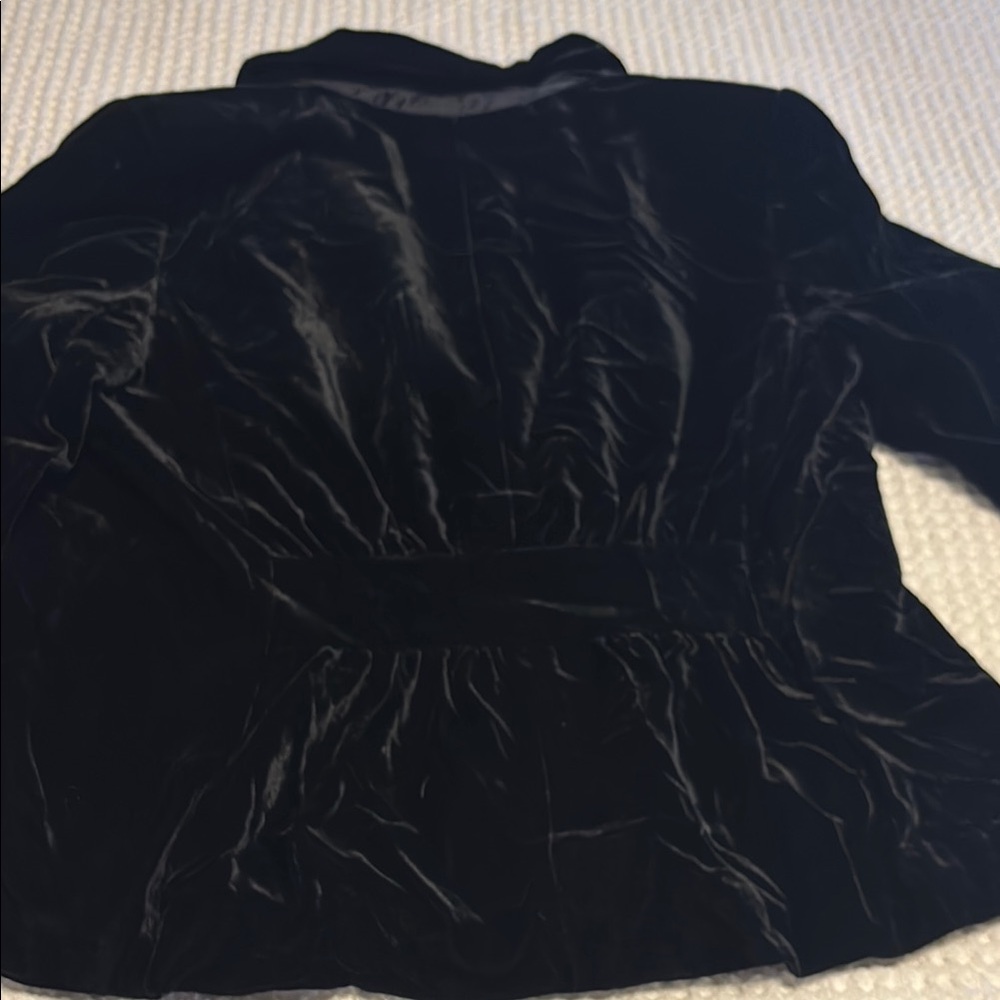 Chic Black Velvet Blazer - Picture 5 of 6